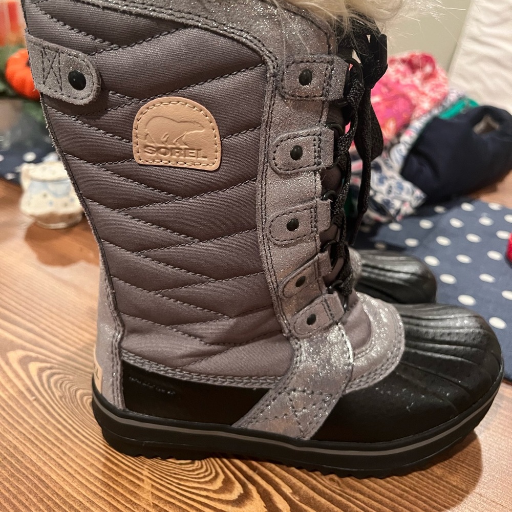 Girls Sorel Snow Boots.  Never worn